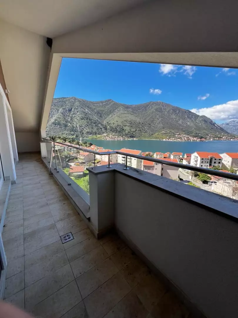 Flat 108m² in Montenegro, Dobrota. Priced at 350000€ rent photo-4