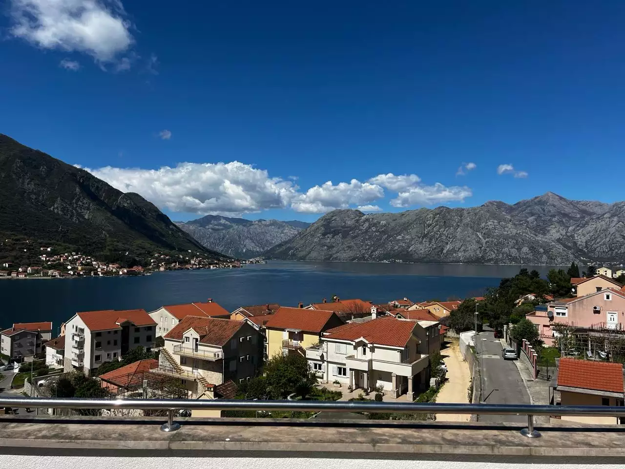 Flat 108m² in Montenegro, Dobrota. Priced at 350000€ rent photo-5