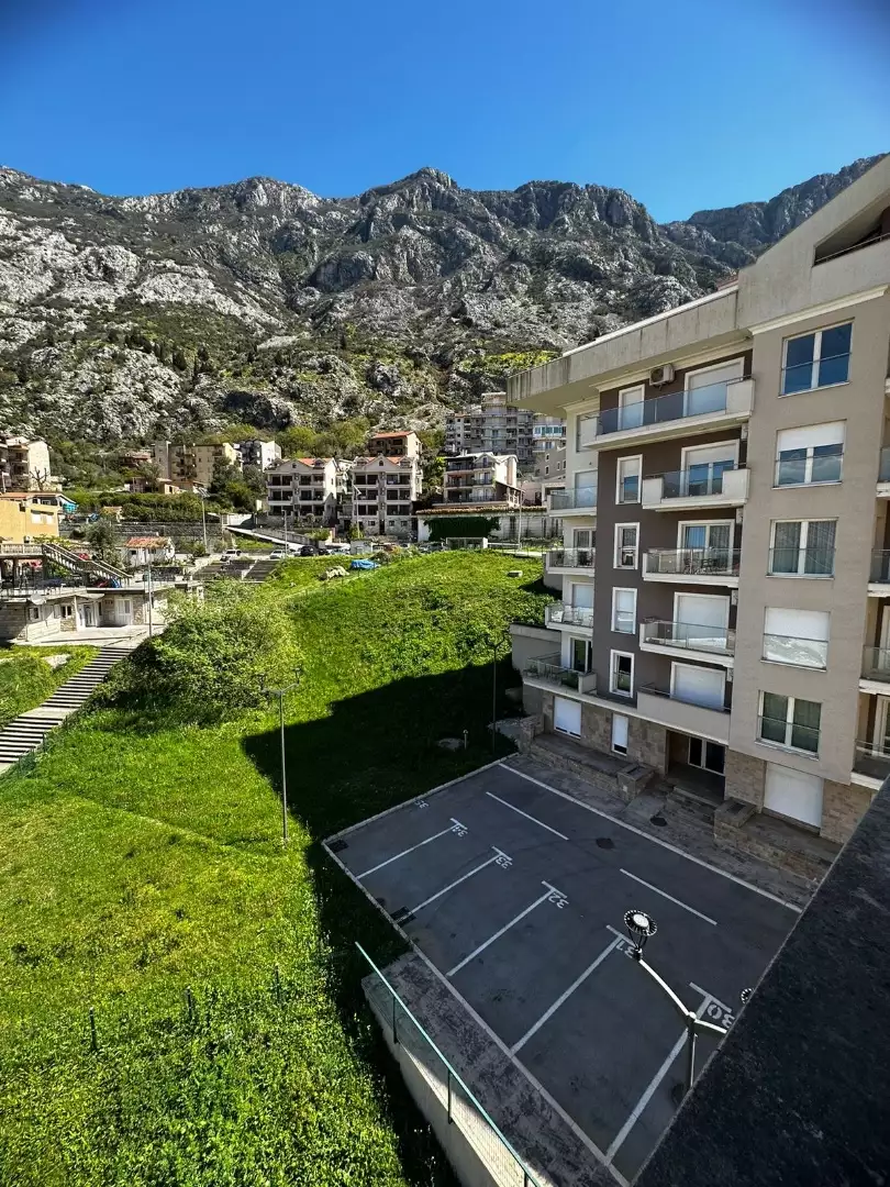 Flat 108m² in Montenegro, Dobrota. Priced at 350000€ rent photo-6