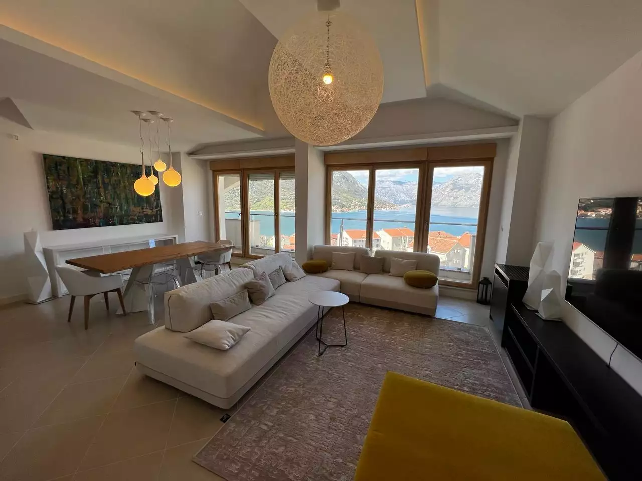 Flat 108m² in Montenegro, Dobrota. Priced at 350000€ rent photo-11