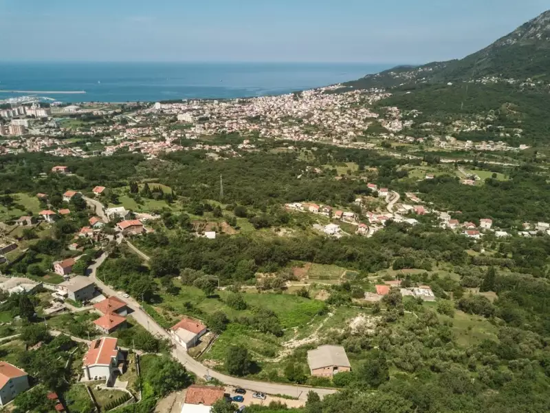 Land 1m² in Italy, Barga. Priced at 570000€ rent photo-10