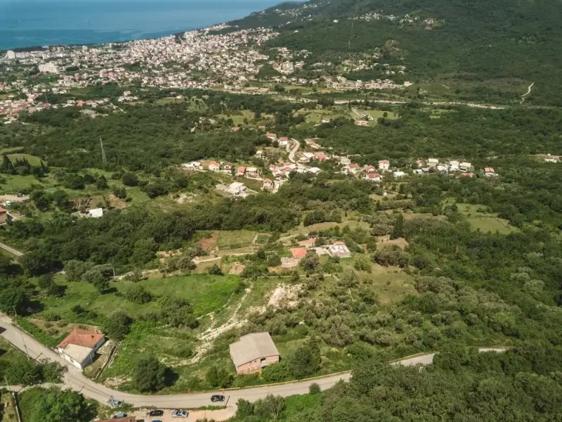 Land 1m² in Italy, Barga. Priced at 570000€ rent photo-12