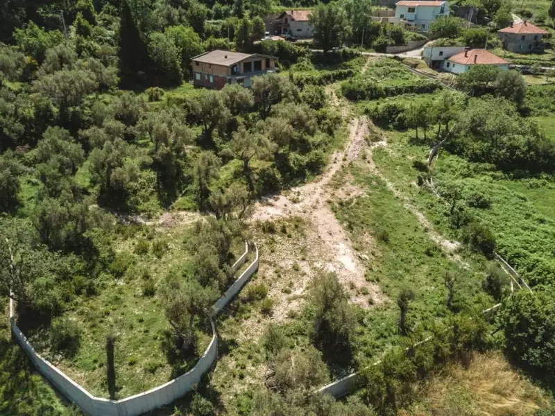 Land 1m² in Italy, Barga. Priced at 570000€ rent photo-17