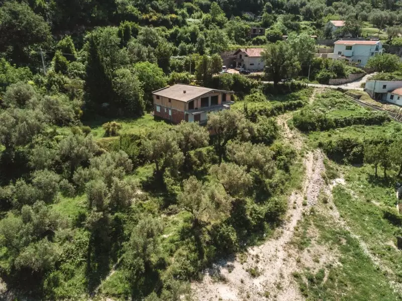 Land 1m² in Italy, Barga. Priced at 570000€ rent photo-18