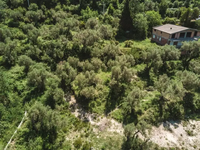 Land 1m² in Italy, Barga. Priced at 570000€ rent photo-19