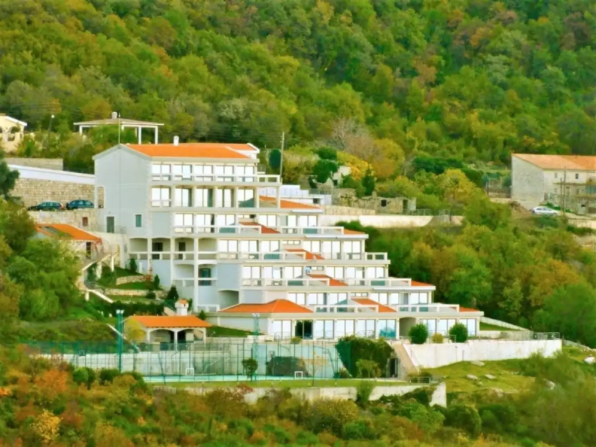 Hotels 3200m² in Montenegro, Blizikuce. Priced at 2000000€ rent photo-1