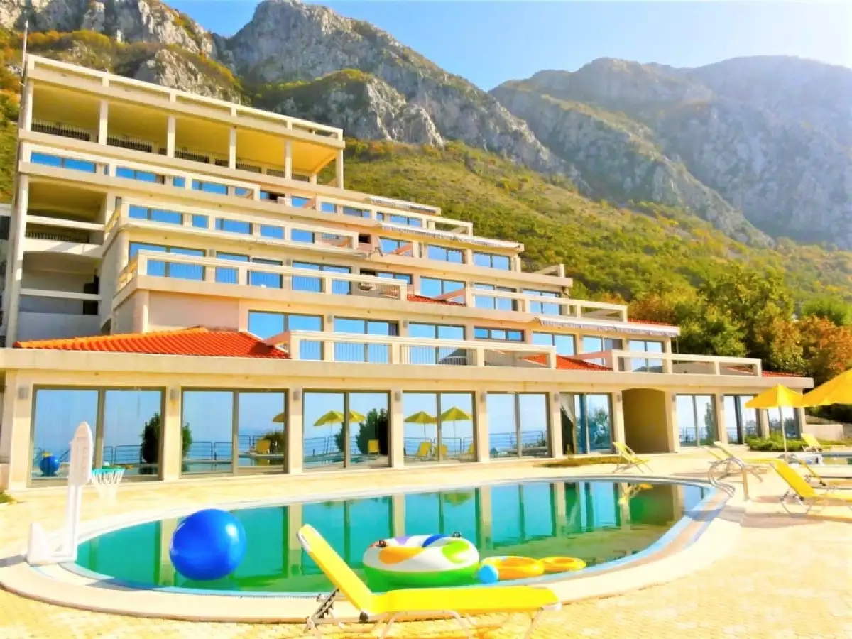 Hotels 3200m² in Montenegro, Blizikuce. Priced at 2000000€ rent photo-2