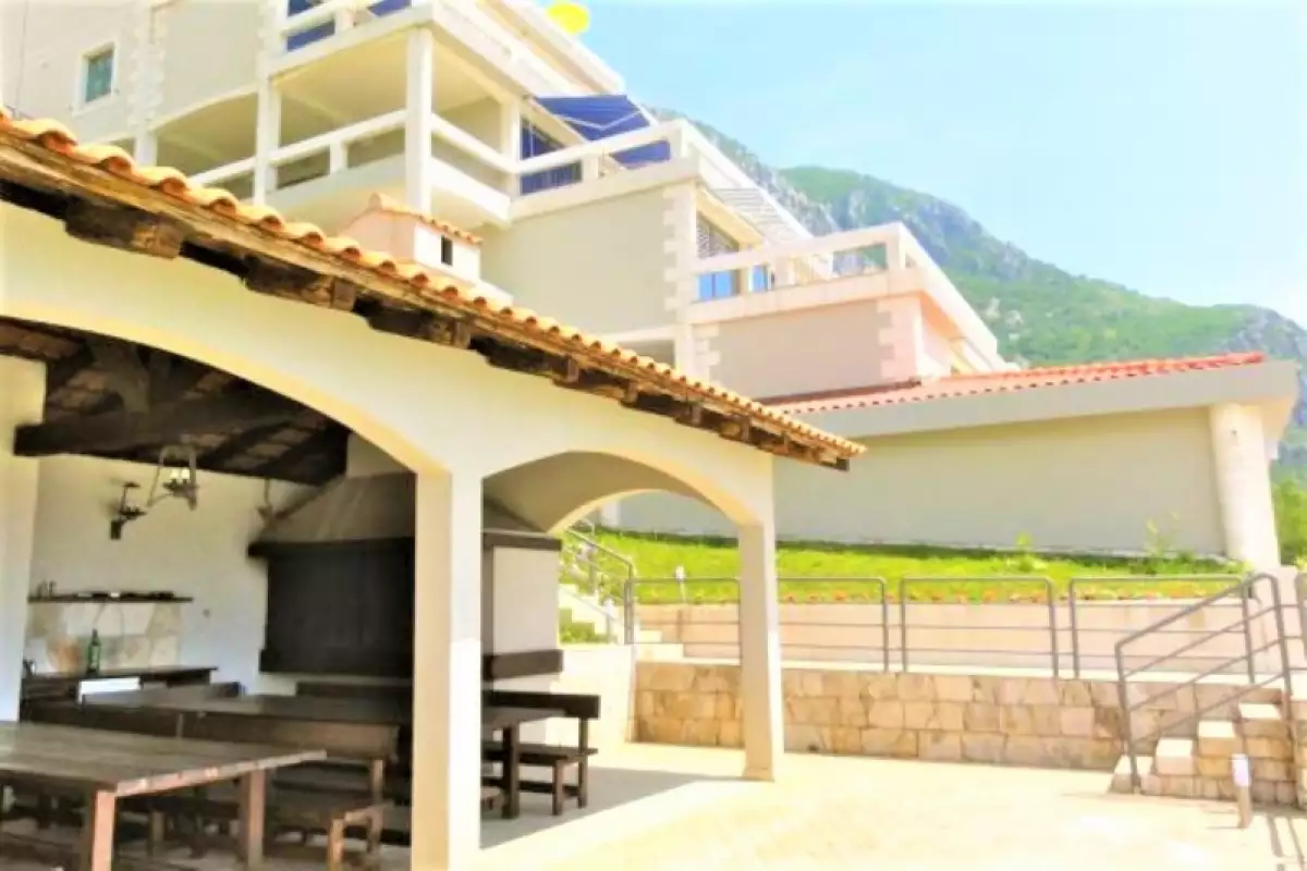 Hotels 3200m² in Montenegro, Blizikuce. Priced at 2000000€ rent photo-15