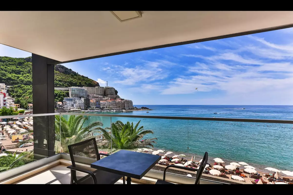 Flat 107m² in Montenegro, Rafailovici. Priced at 593600€ rent photo-1