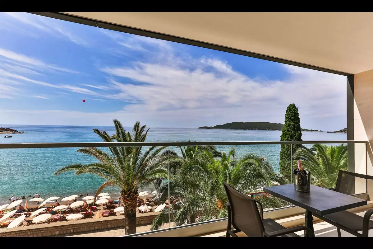 Flat 107m² in Montenegro, Rafailovici. Priced at 593600€ rent photo-9