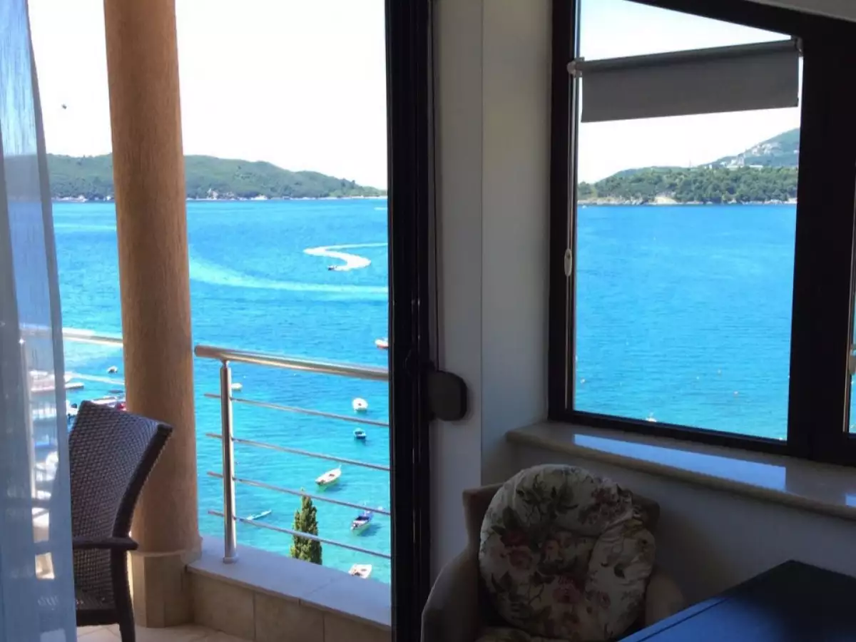 Flat 115m² in Montenegro, Rafailovici. Priced at 410000€ rent photo-6