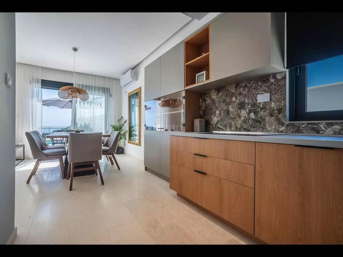 House 160m² in Montenegro, Becici. Priced at 550000€ rent photo-3