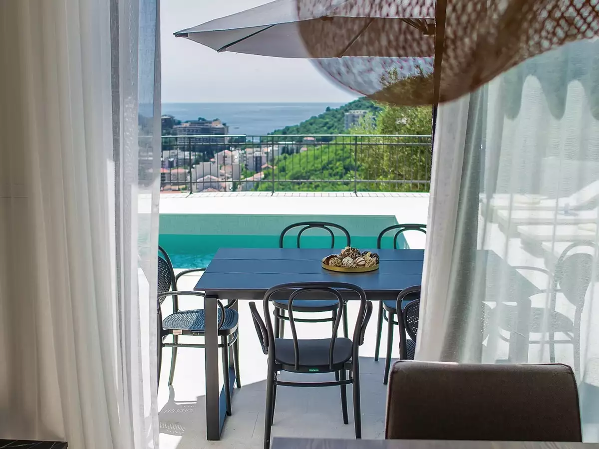 House 160m² in Montenegro, Becici. Priced at 550000€ rent photo-4