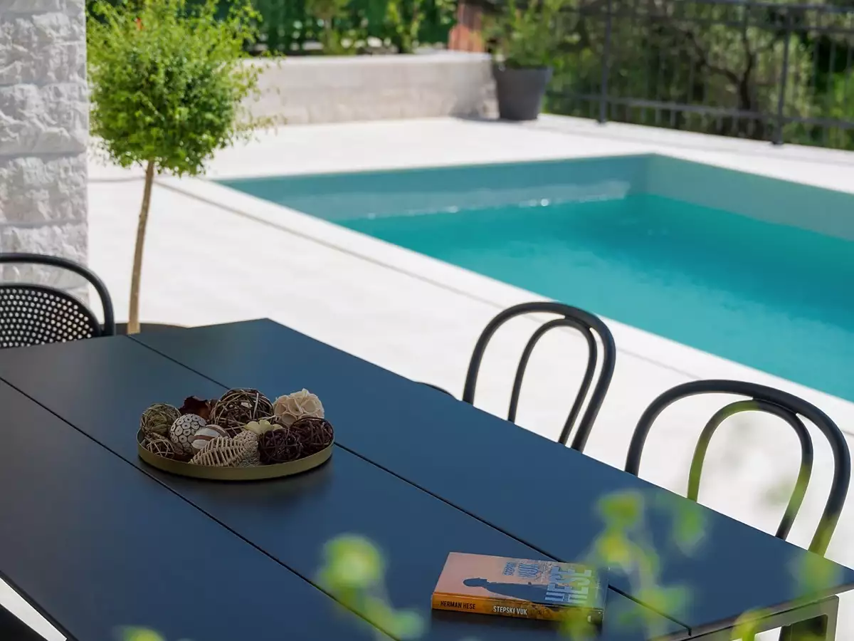 House 160m² in Montenegro, Becici. Priced at 550000€ rent photo-12