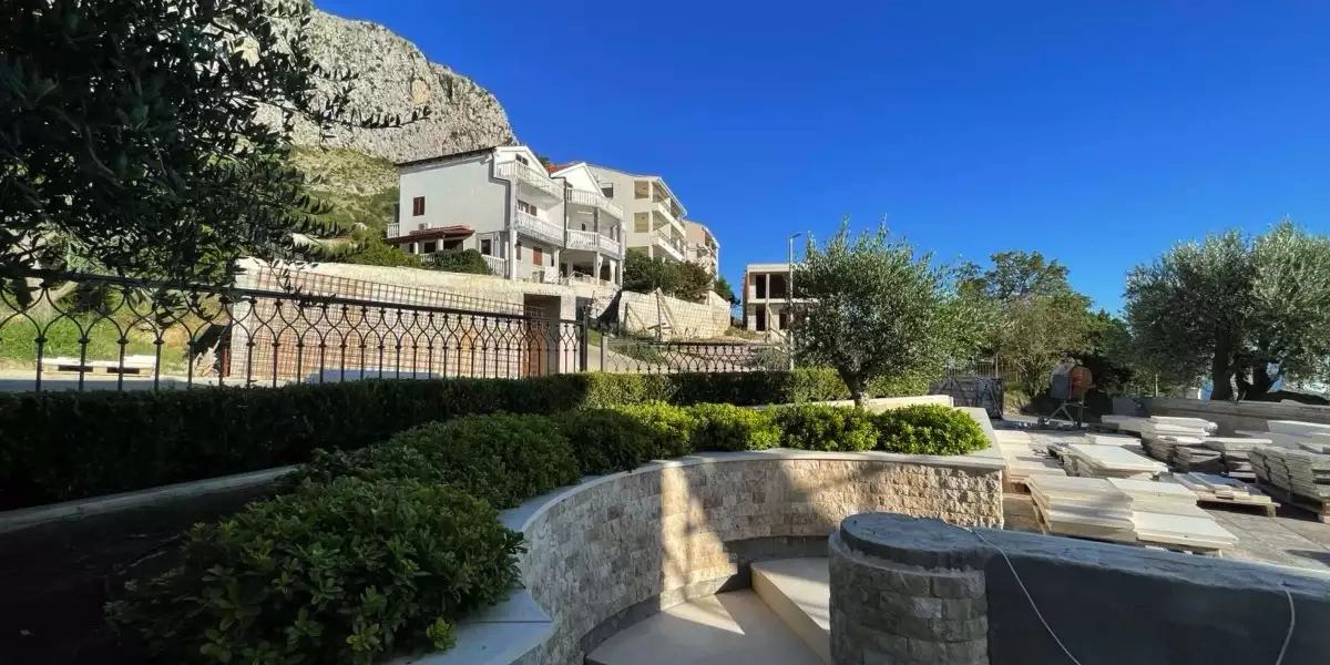 House 400m² in Montenegro, Blizikuce. Priced at 2000000€ rent photo-3