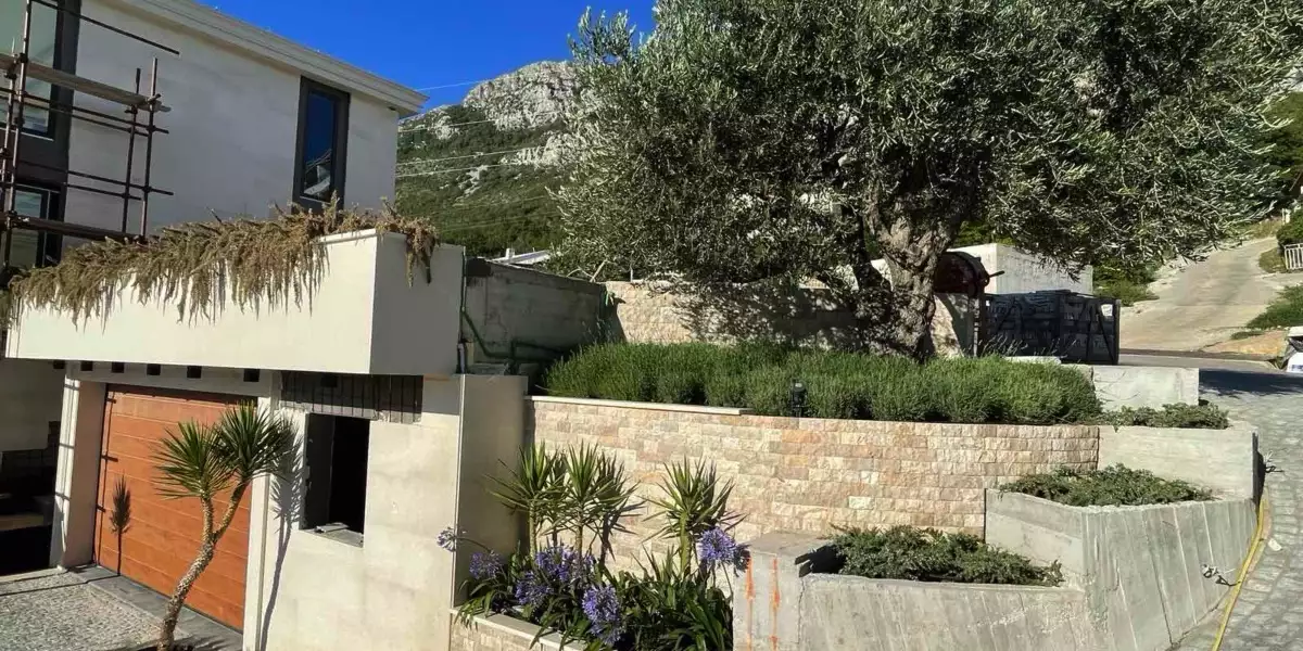 House 400m² in Montenegro, Blizikuce. Priced at 2000000€ rent photo-5