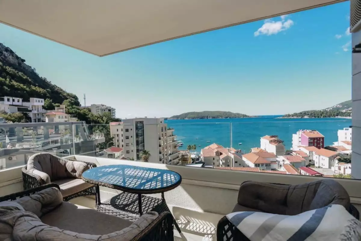 Flat 120m² in Montenegro, Rafailovici. Priced at 650000€ rent photo-1