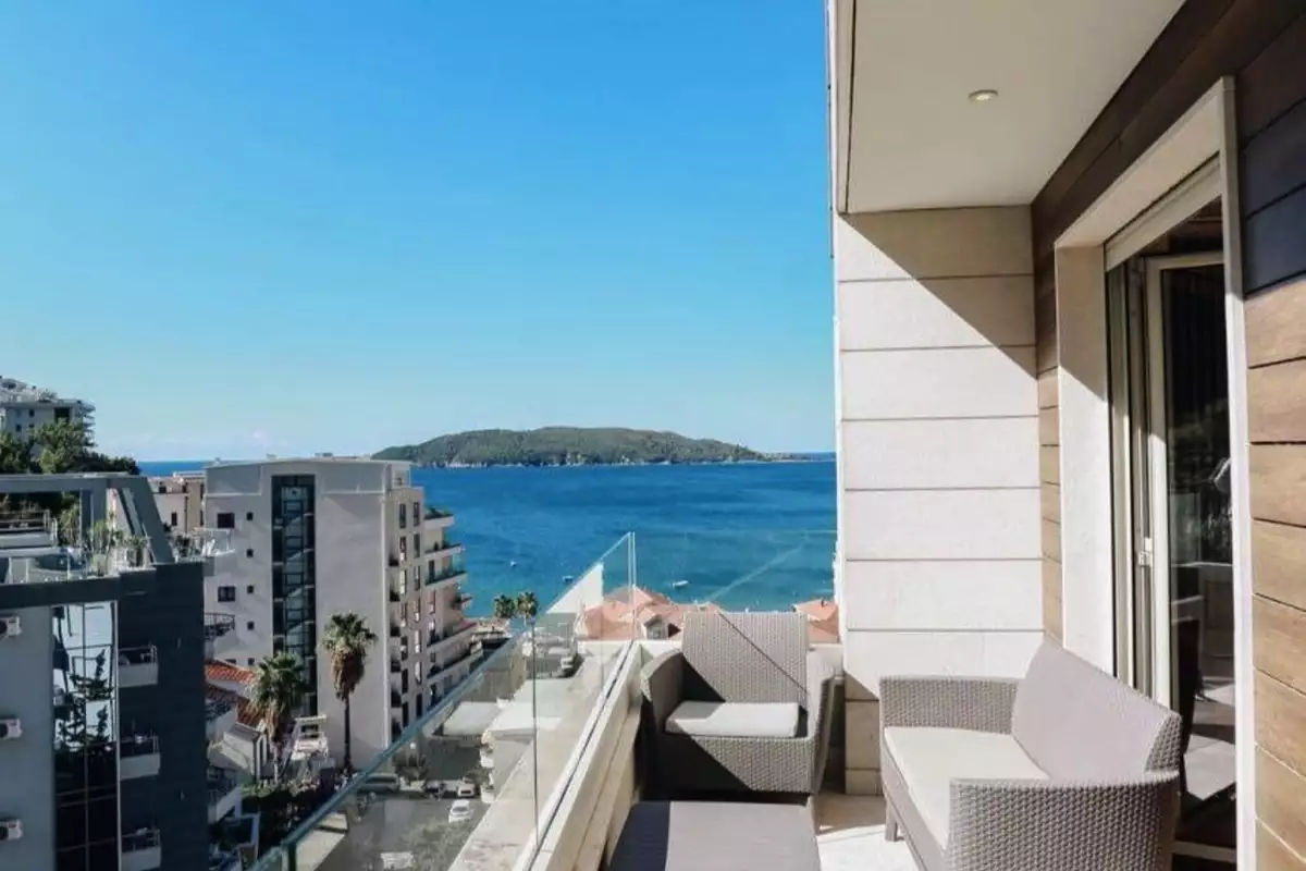 Flat 120m² in Montenegro, Rafailovici. Priced at 650000€ rent photo-3