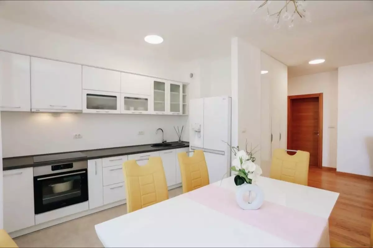 Flat 120m² in Montenegro, Rafailovici. Priced at 650000€ rent photo-7