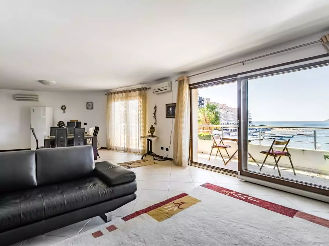 Flat 150m² in Montenegro, Rafailovici. Priced at 450000€ rent photo-2