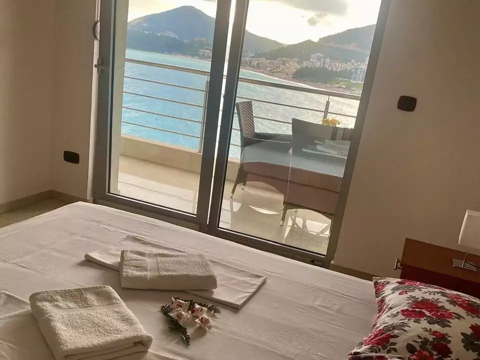 Flat 85m² in Montenegro, Rafailovici. Priced at 320000€ rent photo-16