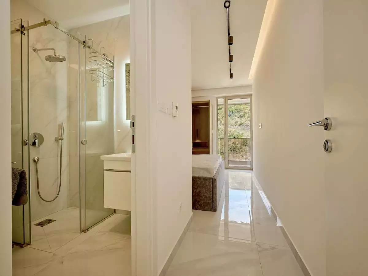 Flat 90m² in Montenegro, Rafailovici. Priced at 370000€ rent photo-34