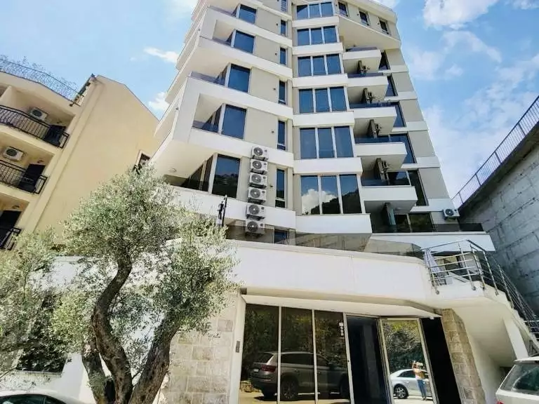 Flat 33m² in Montenegro, Rafailovici. Priced at 120000€ rent photo-1