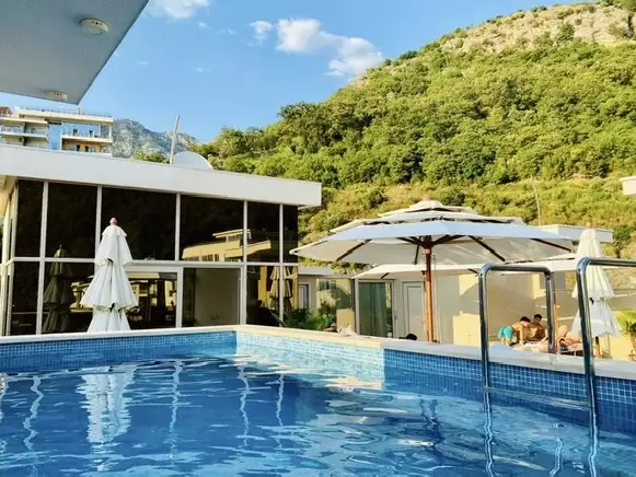 Flat 33m² in Montenegro, Rafailovici. Priced at 120000€ rent photo-2