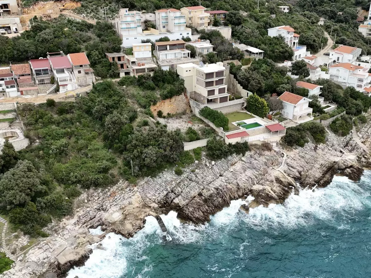 Land 1m² in Montenegro, Utjeha. Priced at 805000€ rent photo-1