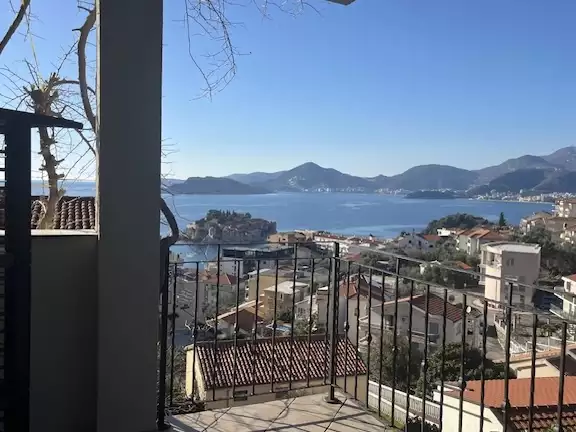 Flat 85m² in Montenegro, Sveti-Stefan. Priced at 355000€ rent photo-1