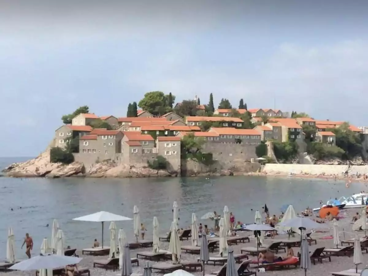 Flat 85m² in Montenegro, Sveti-Stefan. Priced at 355000€ rent photo-10