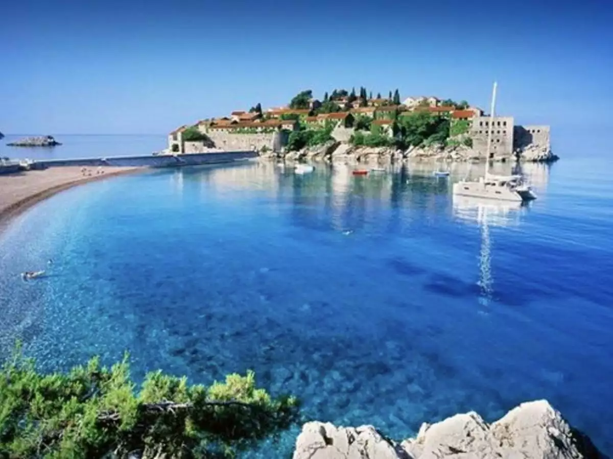 Flat 85m² in Montenegro, Sveti-Stefan. Priced at 355000€ rent photo-11