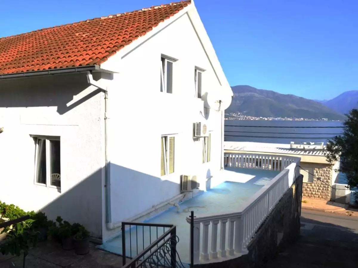House 280m² in Montenegro, Krasici. Priced at 305000€ rent photo-1