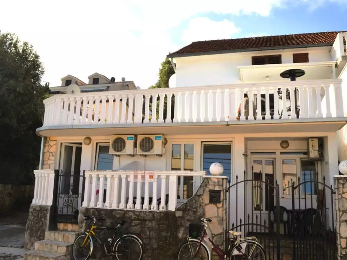 House 280m² in Montenegro, Krasici. Priced at 305000€ rent photo-4