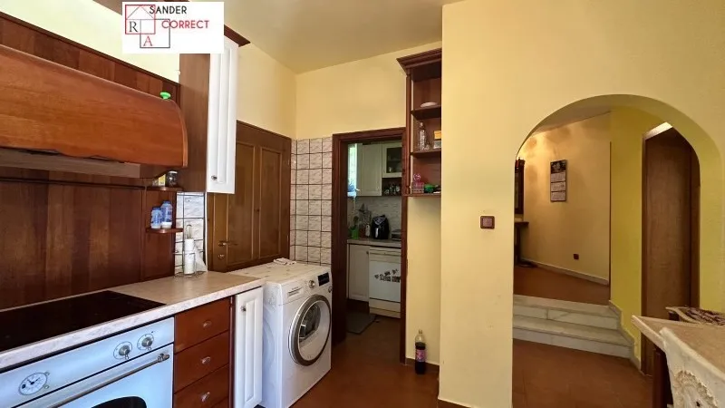 House 300m² in Bulgaria, Sofia. Priced at 425784£ rent photo-6