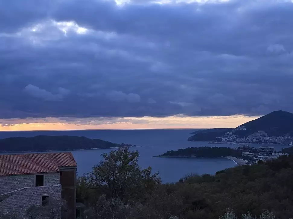 House 424m² in Montenegro, Becici. Priced at 1000000€ rent photo-12