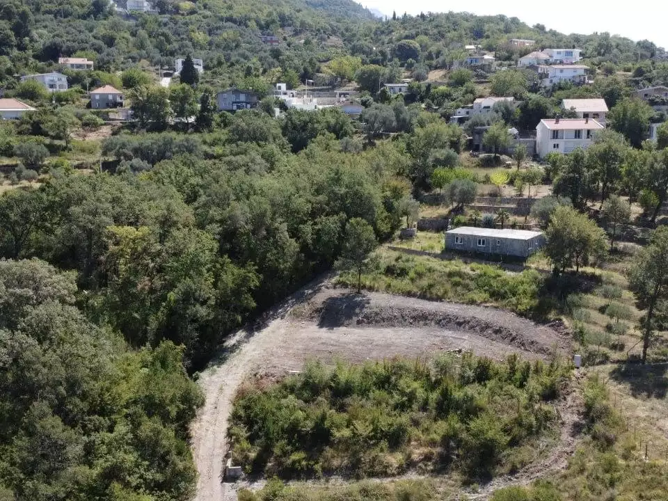 Land 1m² in Italy, Barga. Priced at 59000€ rent photo-2