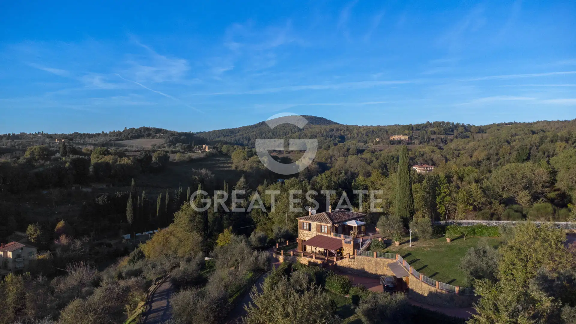 House 243m² in Italy, Siena. Priced at 1450000€ rent photo-1