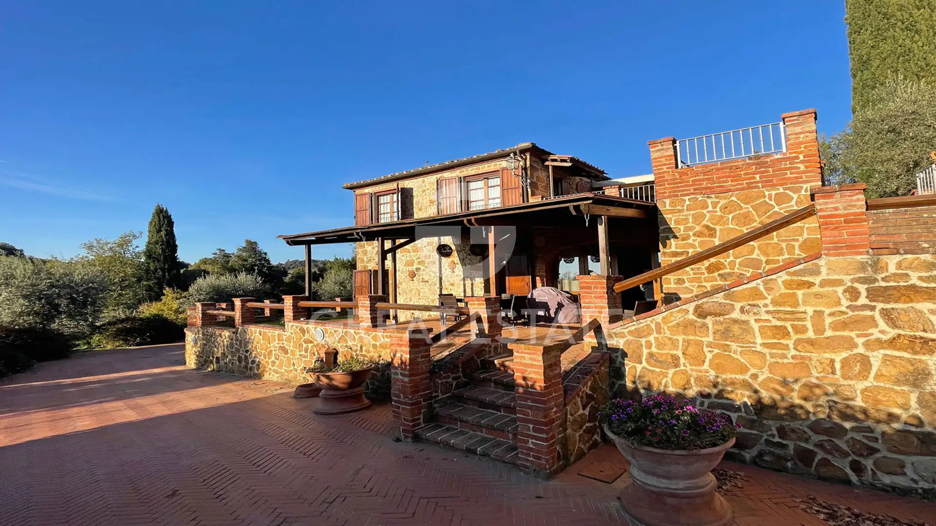 House 243m² in Italy, Siena. Priced at 1450000€ rent photo-7