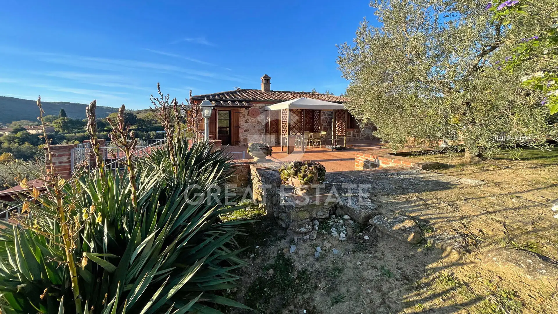 House 243m² in Italy, Siena. Priced at 1450000€ rent photo-8