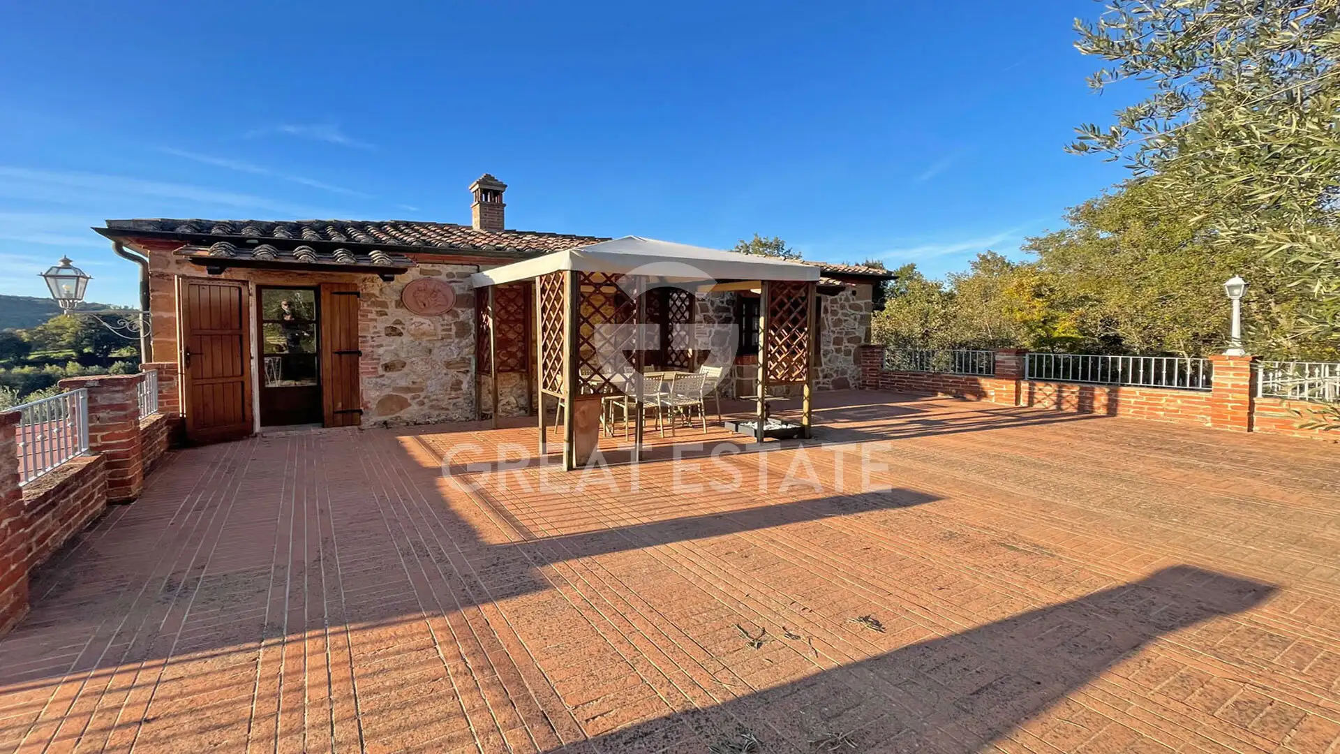 House 243m² in Italy, Siena. Priced at 1450000€ rent photo-9