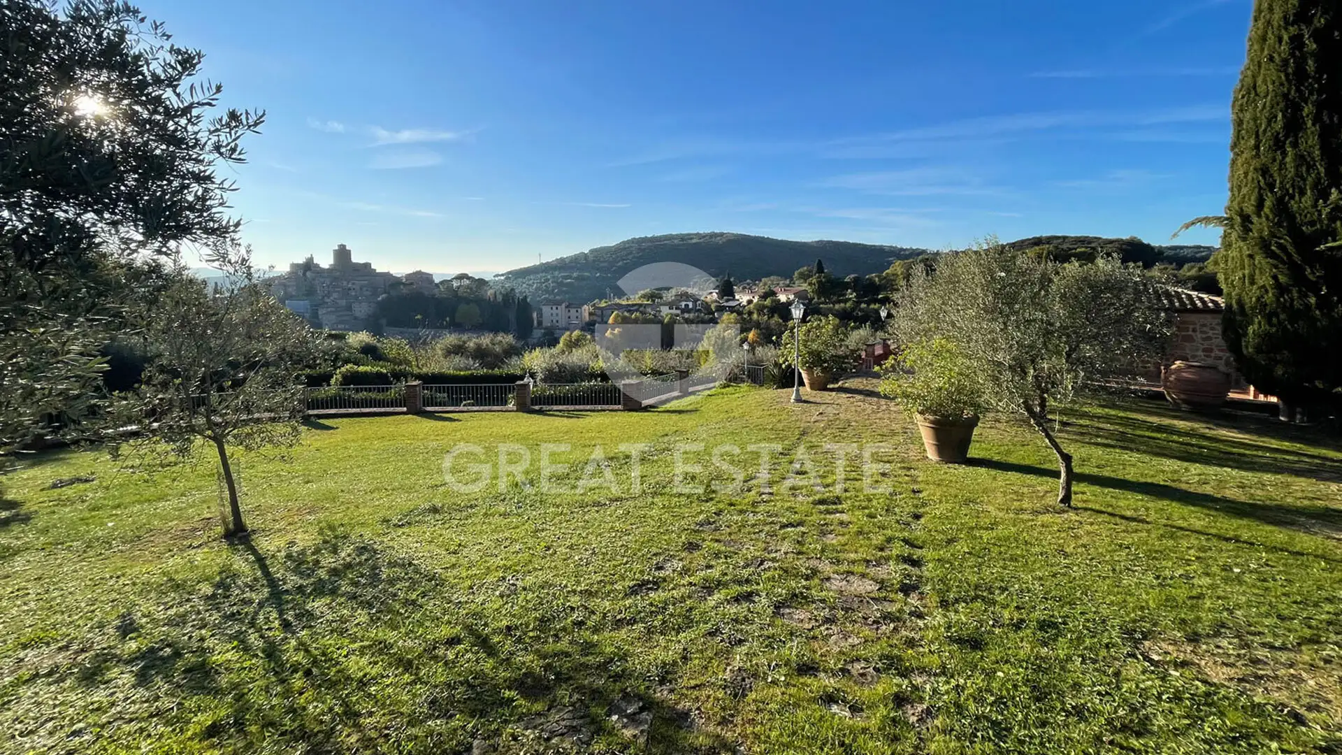 House 243m² in Italy, Siena. Priced at 1450000€ rent photo-13