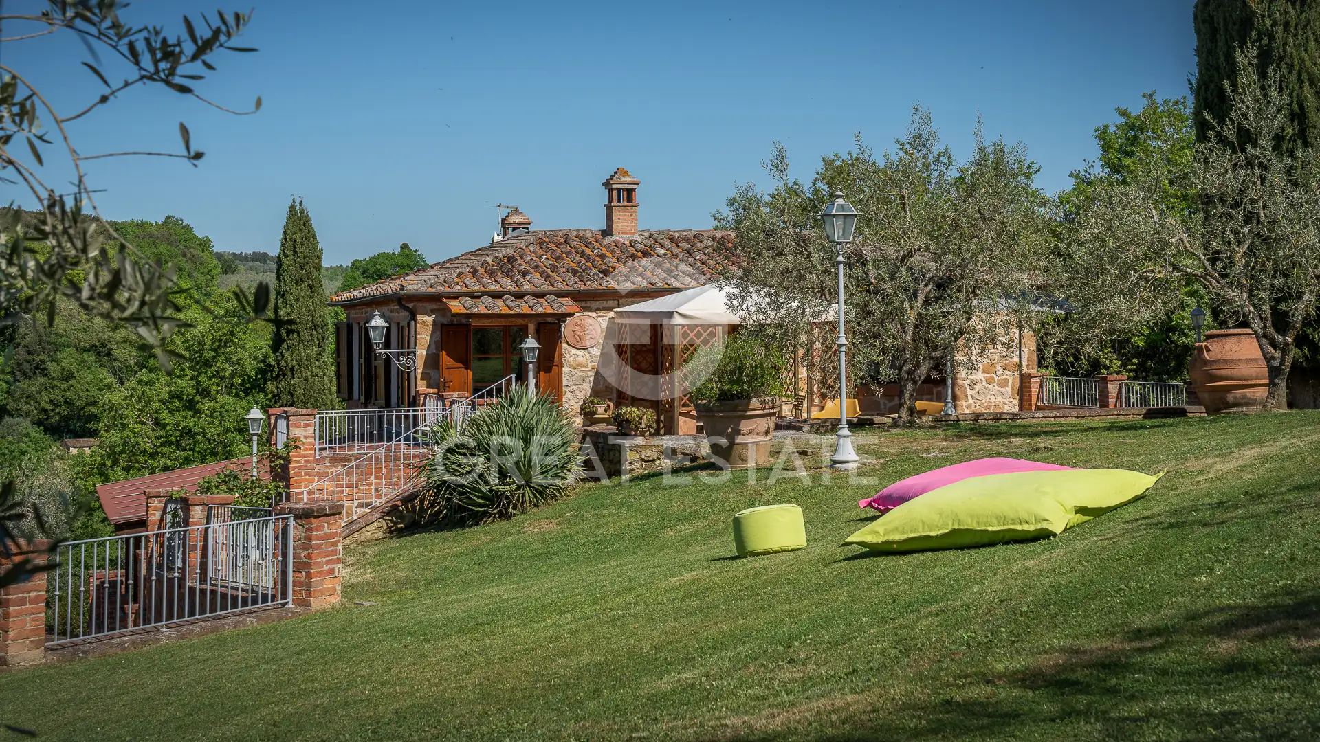 House 243m² in Italy, Siena. Priced at 1450000€ rent photo-4