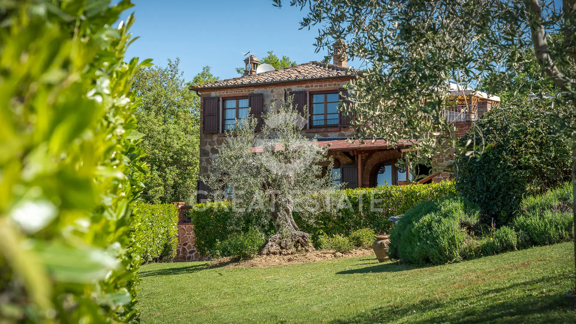 House 243m² in Italy, Siena. Priced at 1450000€ rent photo-5