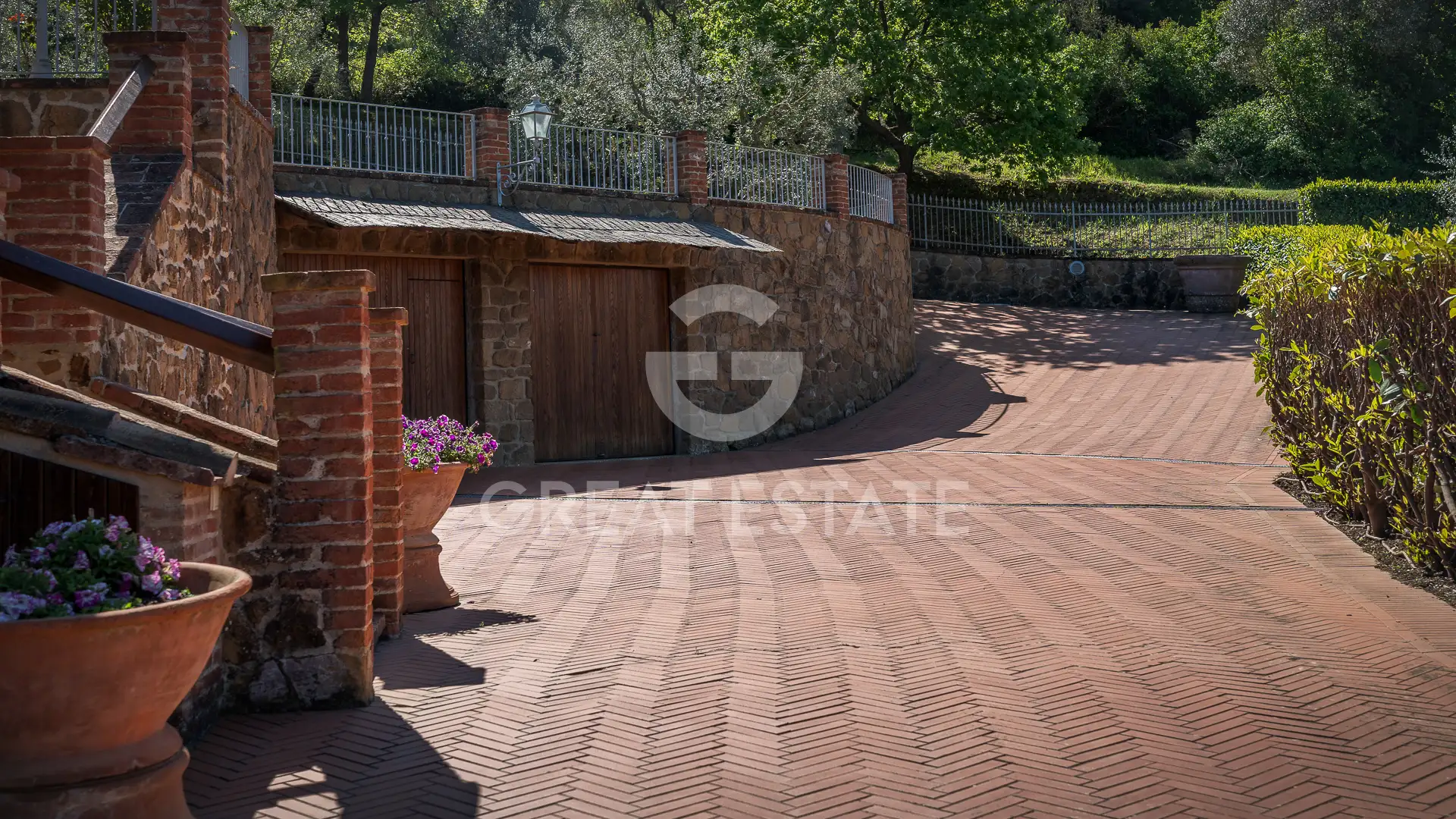 House 243m² in Italy, Siena. Priced at 1450000€ rent photo-6
