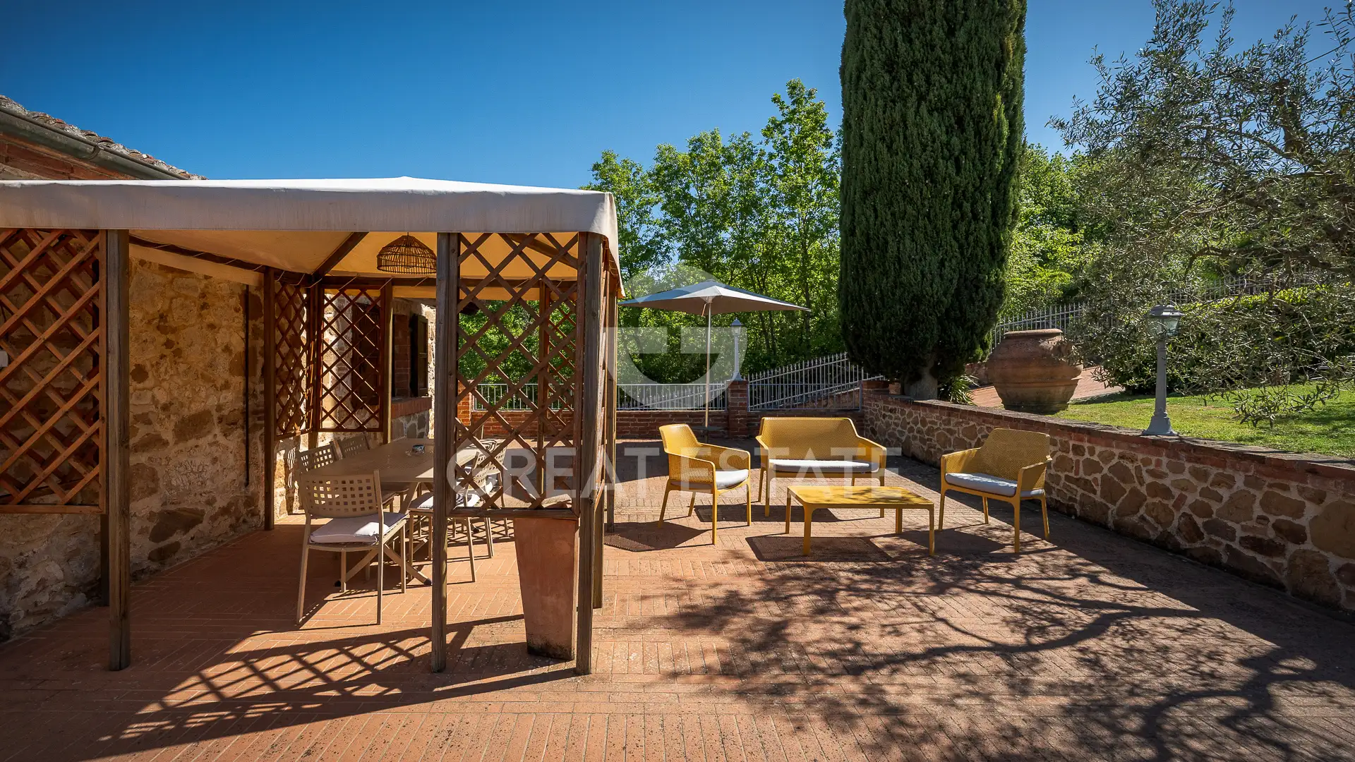 House 243m² in Italy, Siena. Priced at 1450000€ rent photo-11
