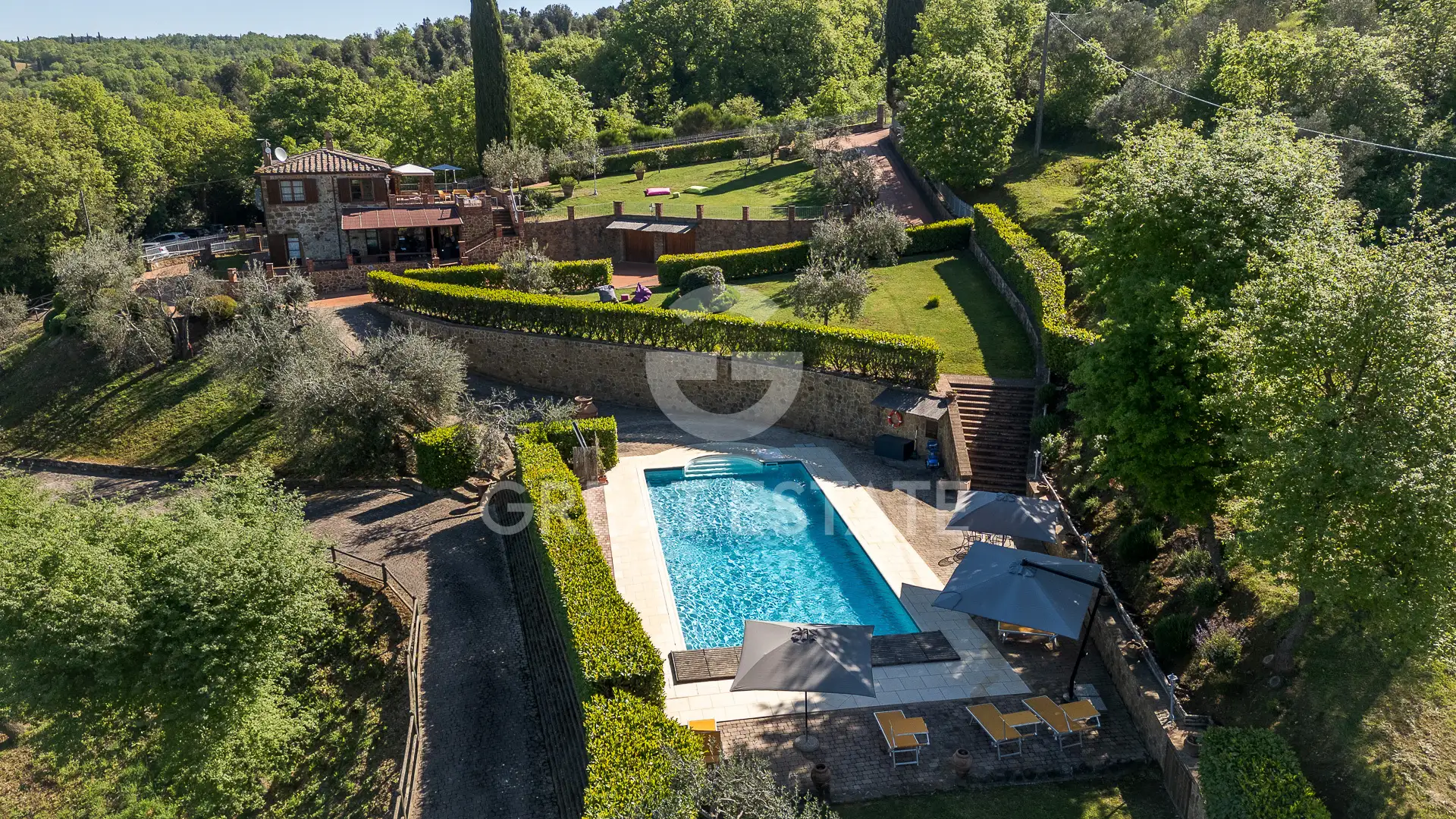 House 243m² in Italy, Siena. Priced at 1450000€ rent photo-13