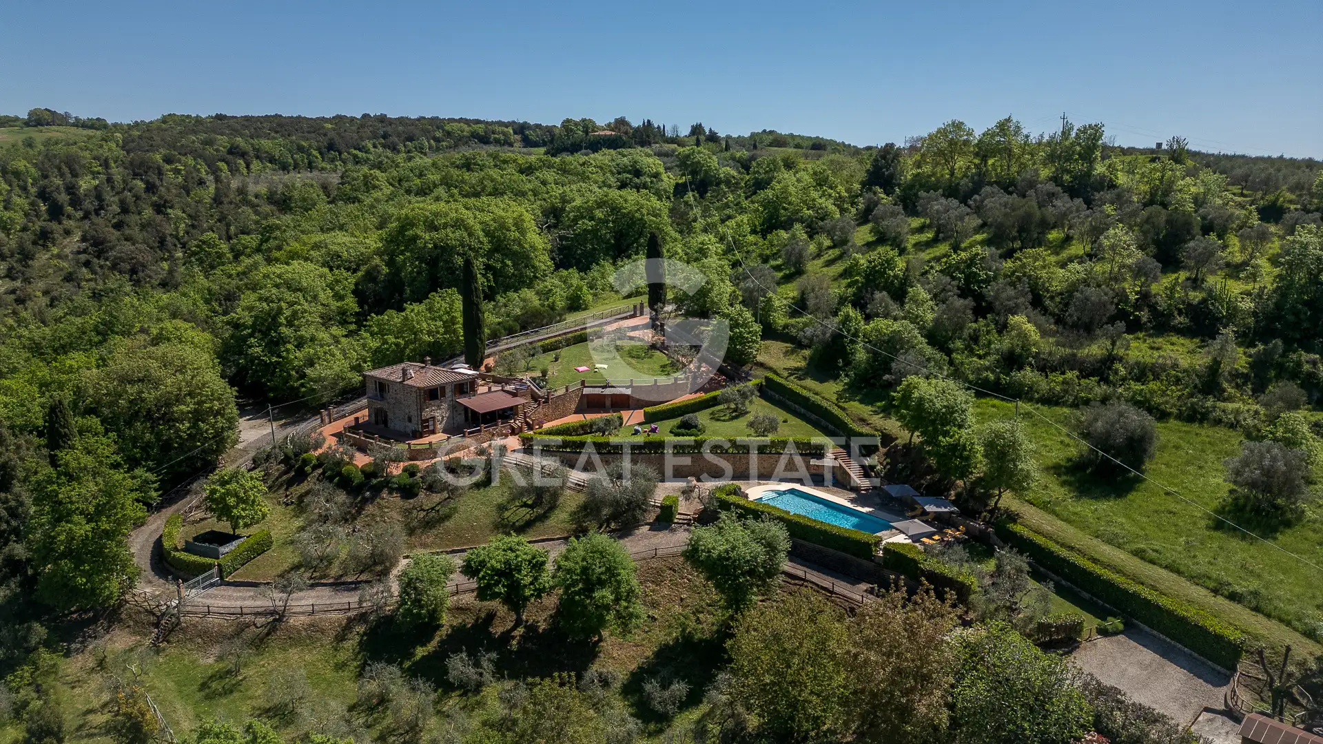 House 243m² in Italy, Siena. Priced at 1450000€ rent photo-15