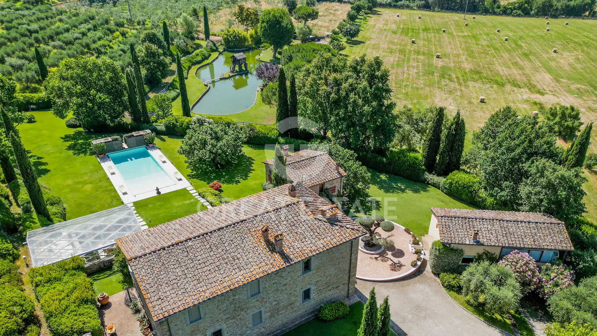 House 1038m² in Italy, Arezzo. Priced at 4500000€ rent photo-1
