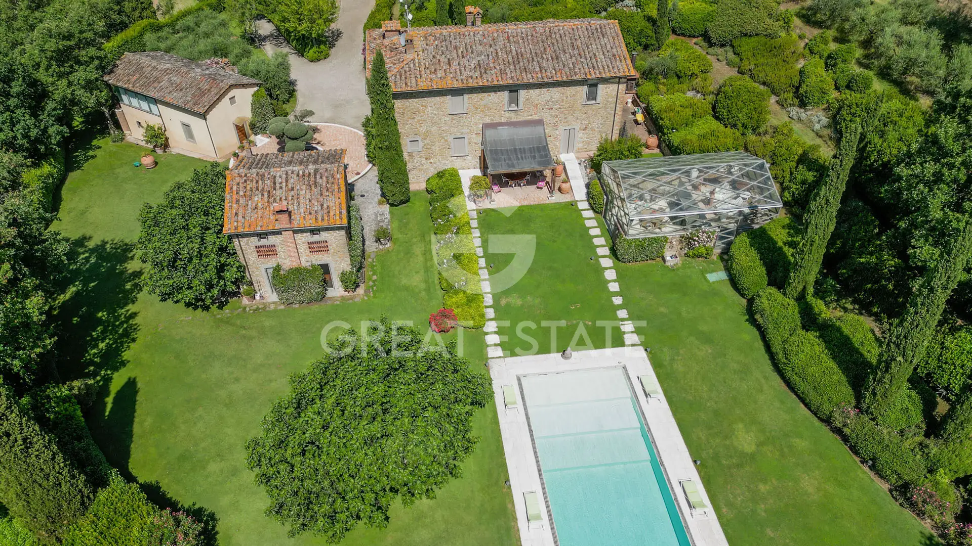 House 1038m² in Italy, Arezzo. Priced at 4500000€ rent photo-6